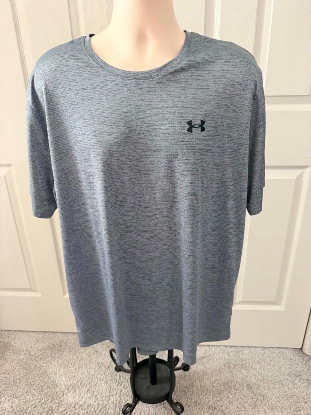 Men's New Grey & Black Under Armour Short-Sleeve Top Size 2XL